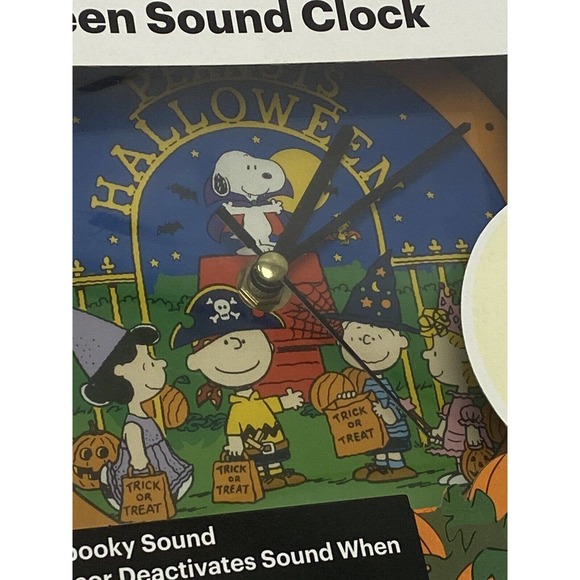 Peanuts Halloween Sound Clock Snoopy Lucy Spooky Sound Light Sensor 8" x 8" - Picture 2 of 10